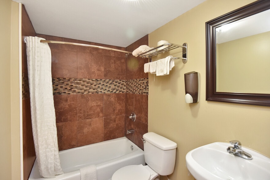 More Photos Of 808 S Atlantic Ave, Daytona Beach Hospitality For Sale