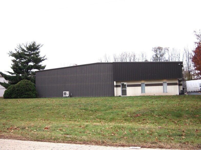Primary Photo Of 3505 Cooper Dr, Elkhart Warehouse For Sale