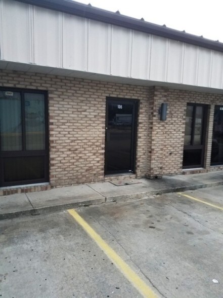 More Photos Of 180 S County Road 427, Longwood General Retail For Lease