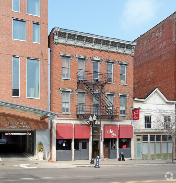 Primary Photo Of 437-439 N High St, Columbus Storefront Retail Residential For Sale