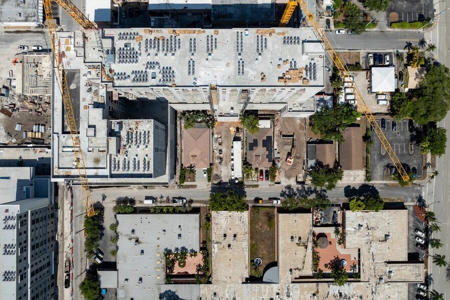 Primary Photo Of 121 SW 1st Ct, Dania Beach Freestanding For Sale