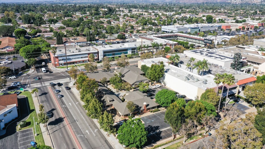 More Photos Of 1810 E 17th St, Santa Ana Medical For Lease