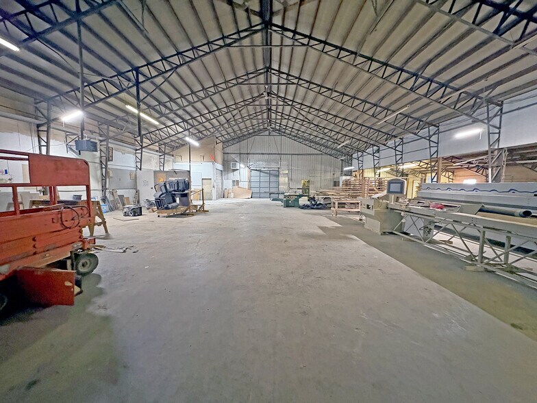 More Photos Of 211 Martingale Dr, Conway Industrial For Sale