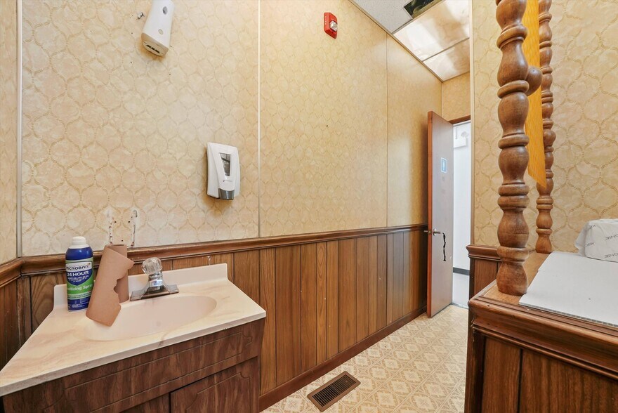 More Photos Of 526 N Western Ave, Chicago Manufacturing For Sale