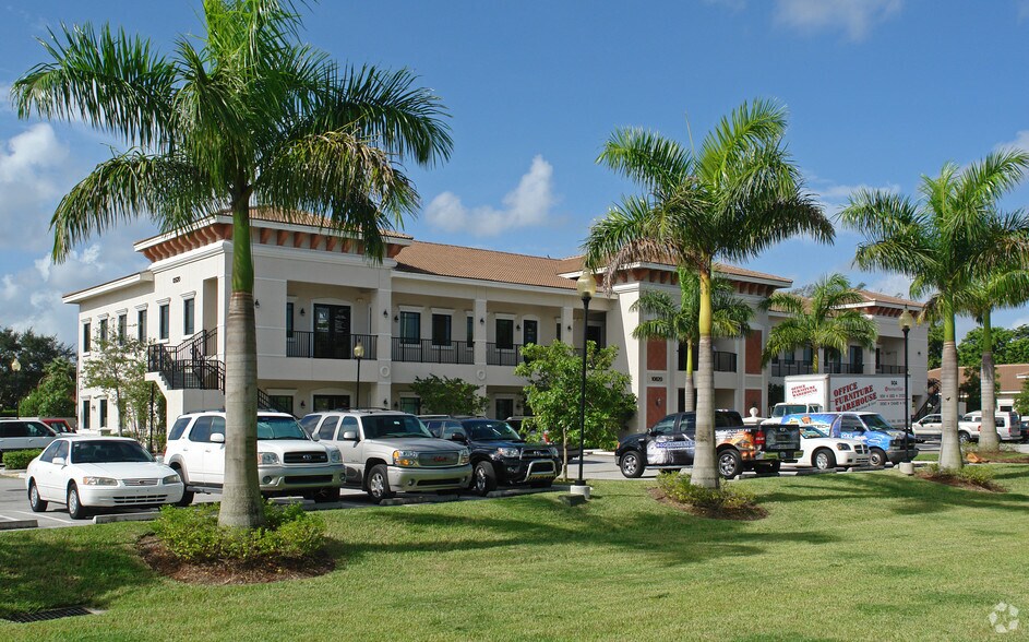 Primary Photo Of 10620 Griffin Rd, Cooper City Medical For Sale