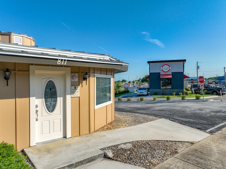More Photos Of 811 S Bay St, Eustis Storefront Retail Office For Sale