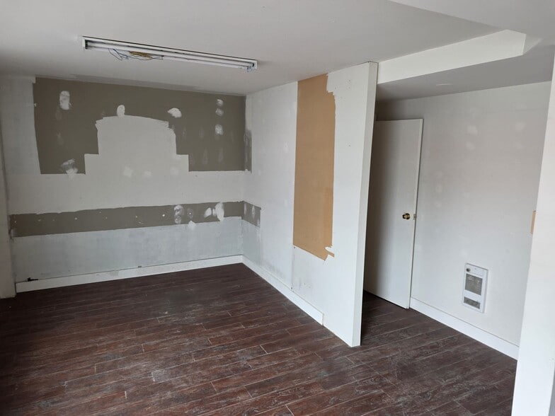 More Photos Of 20081-20091 Industrial Ave, Langley Warehouse For Lease