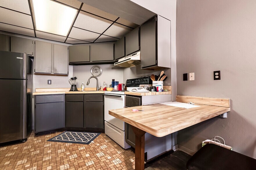 More Photos Of 1607-1609 10th St, Monroe General Retail For Sale