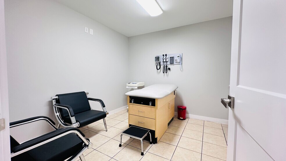 More Photos Of 6502 Memorial Dr, Texas City Medical For Sale