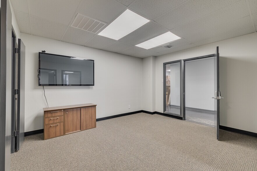More Photos Of 4925 Davis Blvd, Fort Worth Office For Lease