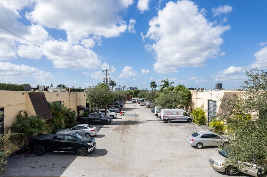 More Photos Of 5149-5199 NW 74th Ave, Miami Warehouse For Lease