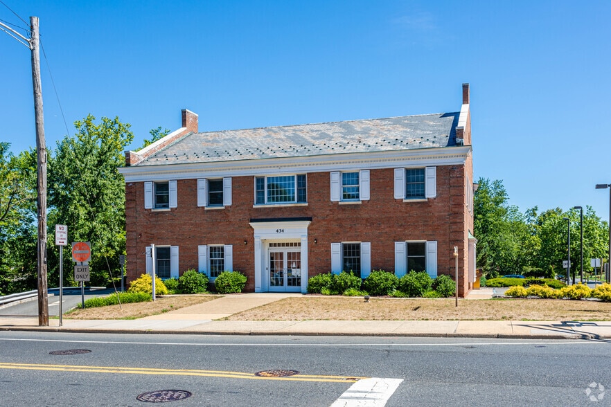 More Photos Of 434 Main St, Chatham Bank For Sale