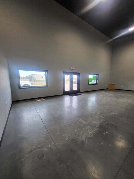 More Photos Of 1131 Lincoln Ave SW, Huron Freestanding For Lease