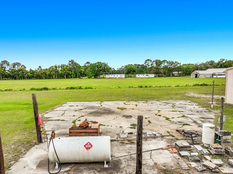 More Photos Of 7001 W Jones Ave, Mount Dora Airplane Hangar For Sale