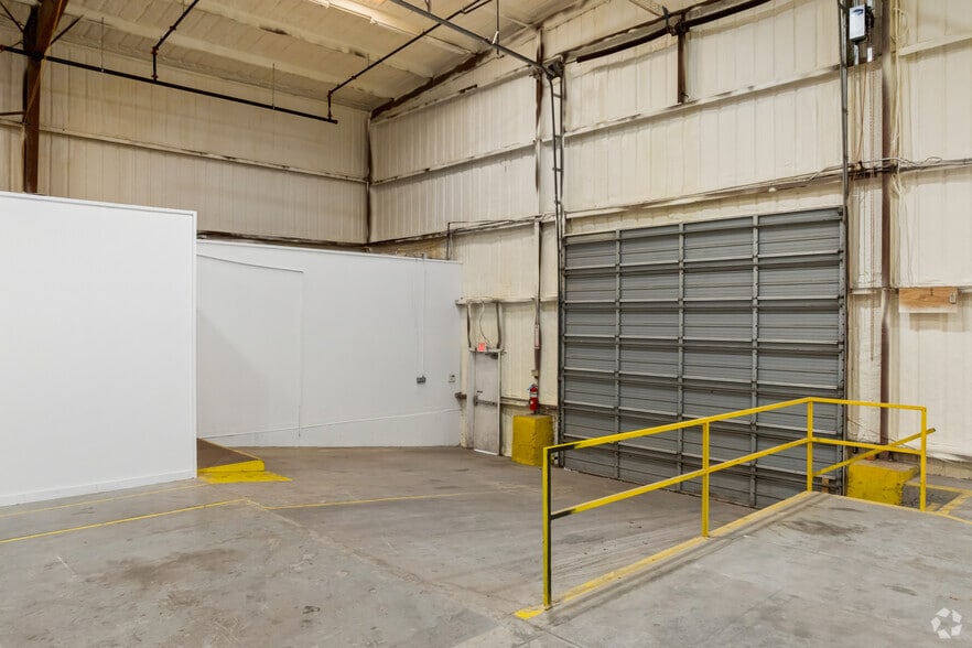 More Photos Of 1716 Shady Oaks Dr, Denton Warehouse For Lease