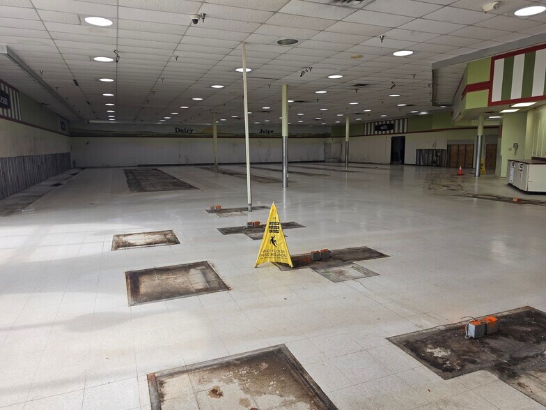 More Photos Of 736 W Main St, Greensburg Supermarket For Sale