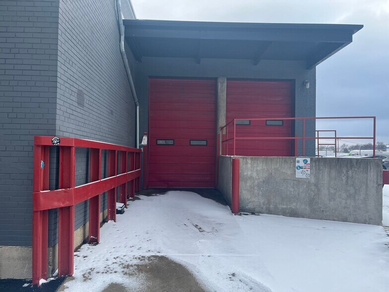 More Photos Of 4055 W Peterson Ave, Chicago Light Manufacturing For Lease