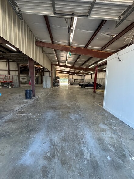 More Photos Of 413 Chatham St, Sanford Warehouse For Lease