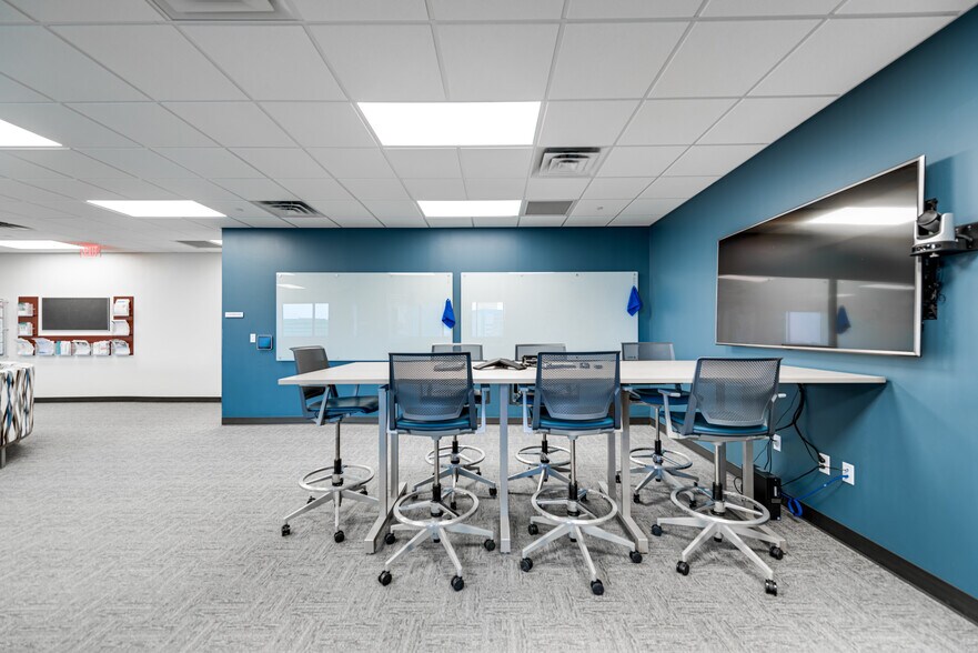 More Photos Of 600 Marienfeld St, Midland Office For Lease