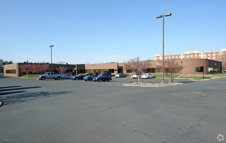 More Photos Of 1701 E American Blvd, Bloomington Warehouse For Lease