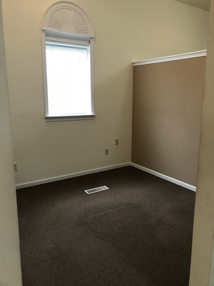 More Photos Of 498 South Ave, Tallmadge Storefront Retail Office For Lease