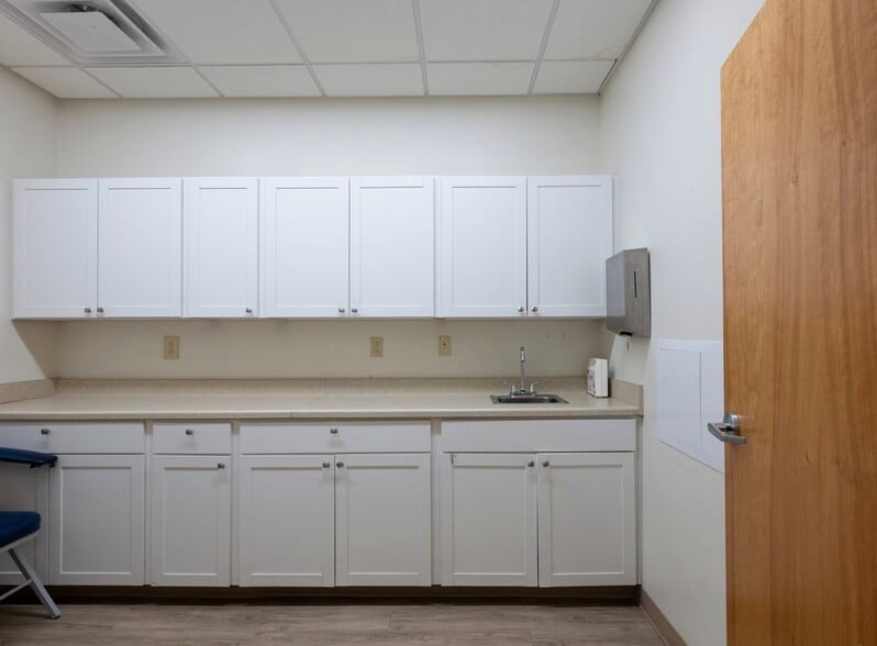 More Photos Of 129 7th Ave, Charleston Office For Sale