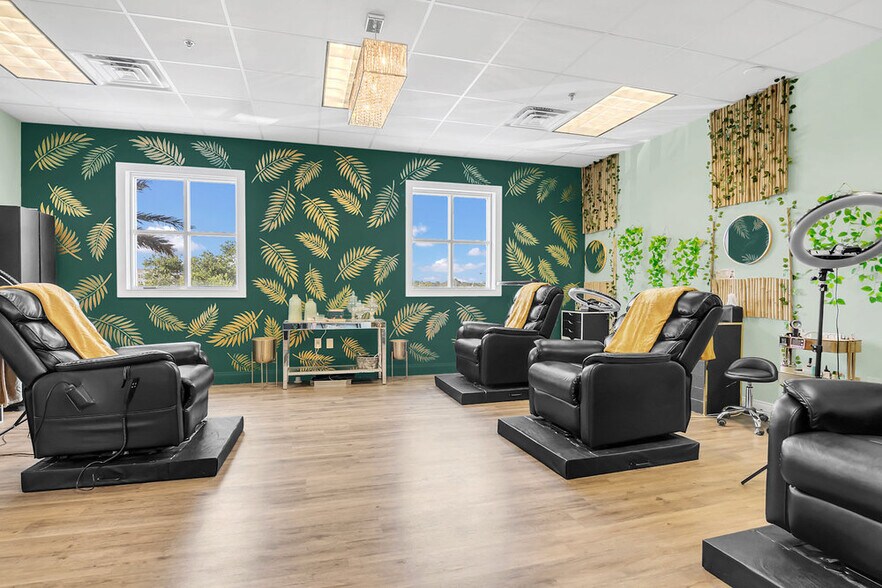 More Photos Of 127 Bellagio Cir, Sanford Office For Lease