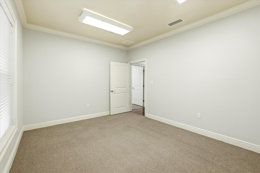 More Photos Of 2236 NE Capital Circle, Tallahassee Office For Lease