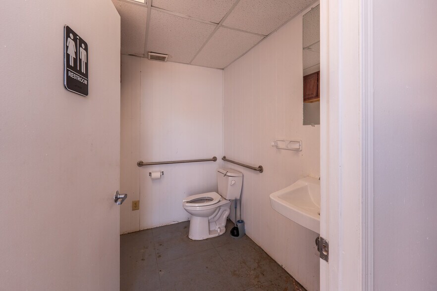 More Photos Of 500 Parsons, Walsenburg Specialty For Sale