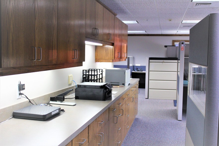 More Photos Of 304 S 20th St, Rogers Office For Sale