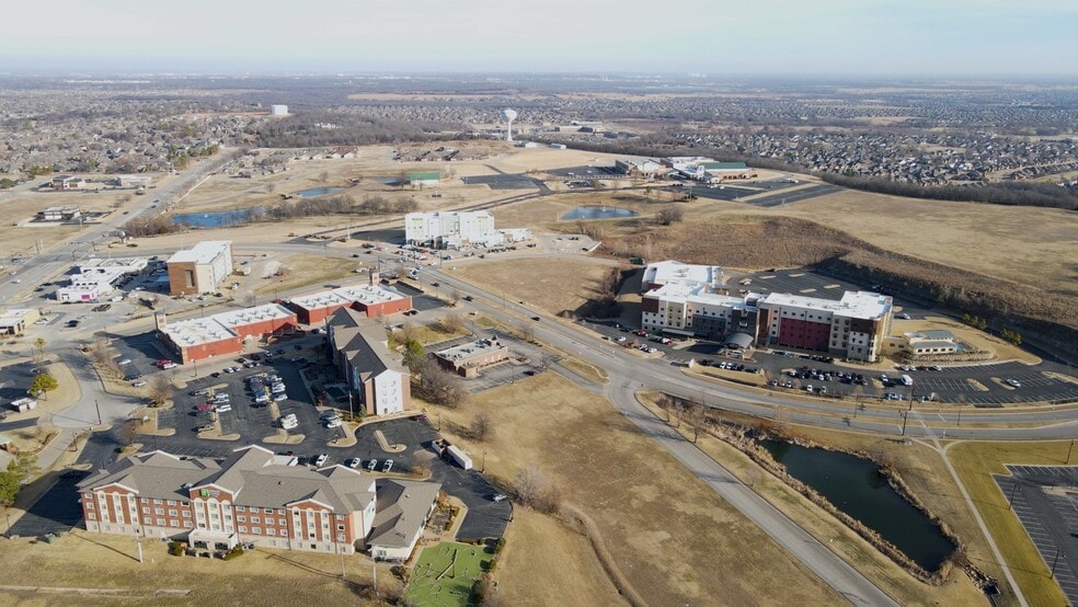 More Photos Of 333 W Albany St, Broken Arrow Restaurant For Sale