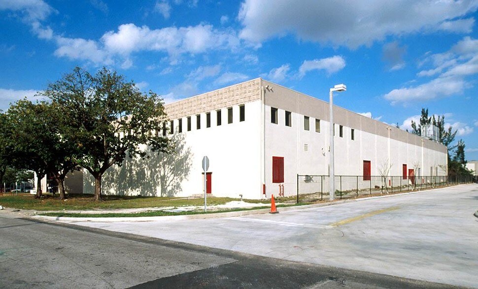 More Photos Of 1301 NW 89th Ct, Miami Warehouse For Lease