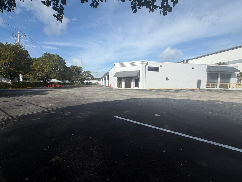 More Photos Of 13160 NW 43rd Ave, Opa Locka Warehouse For Sale