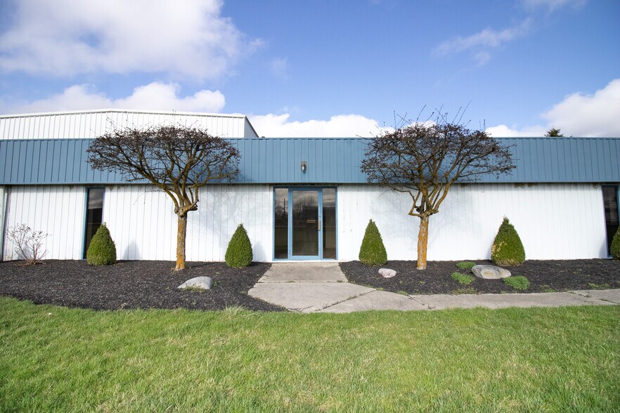 More Photos Of 946 S State Road 32, Union City Manufacturing For Lease