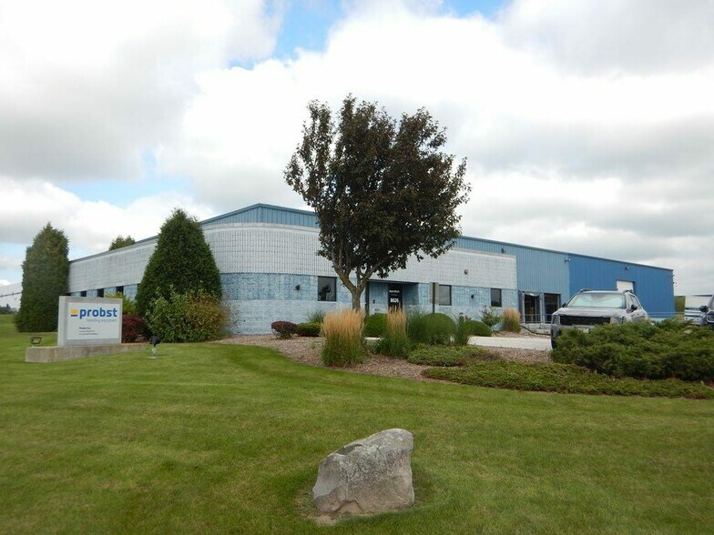 Primary Photo Of 8624-8626 Hollander Dr, Franksville Warehouse For Sale