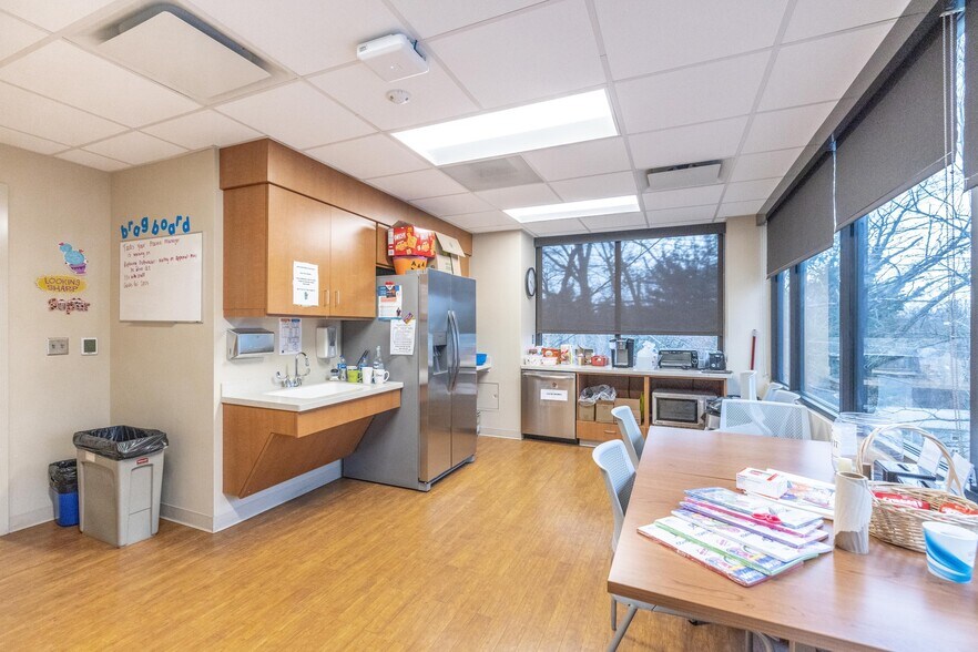 More Photos Of 41 Oakland Rd, Asheville Medical For Sale