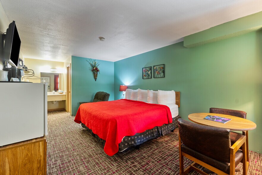 More Photos Of 3031 E Van Buren, Eureka Springs Hotel For Sale