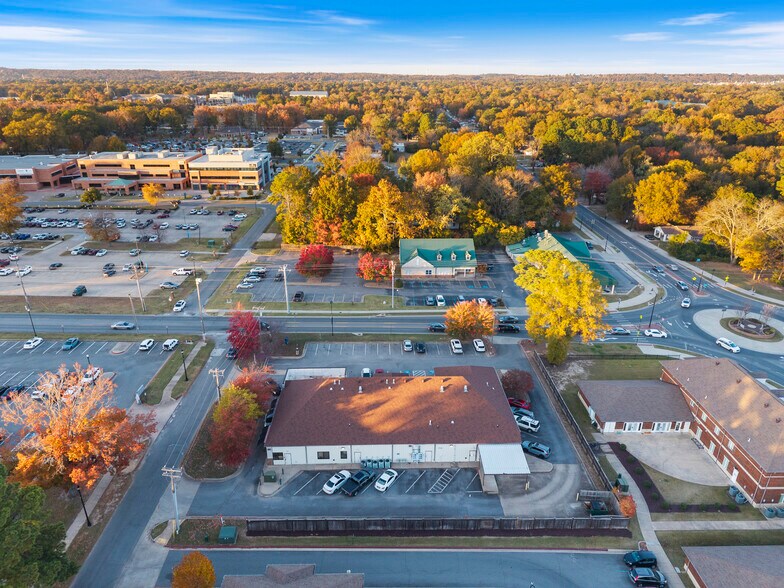 More Photos Of 2125 College Ave, Conway Freestanding For Lease