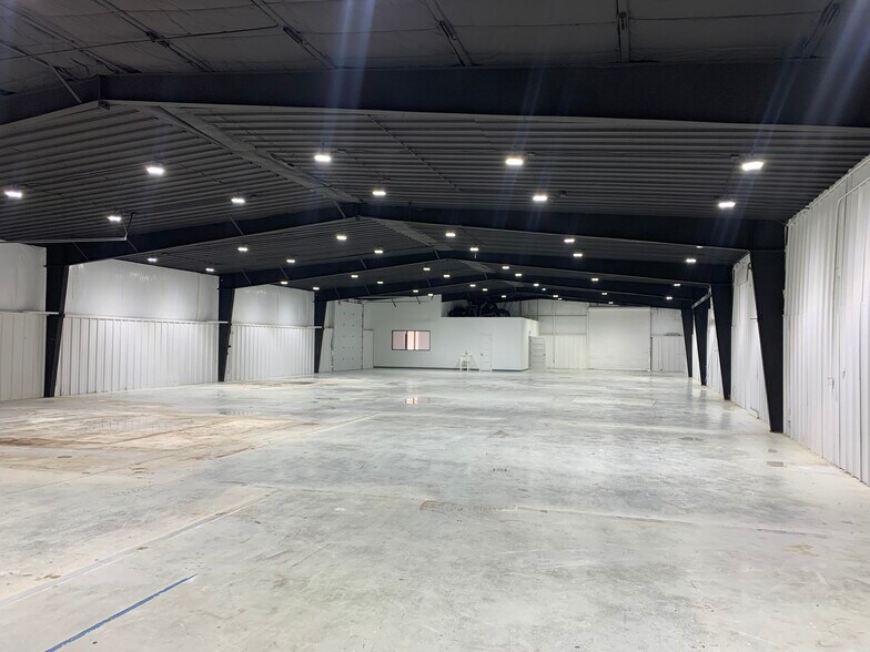 More Photos Of 15930 Cypress North Houston Rd, Cypress Warehouse For Lease