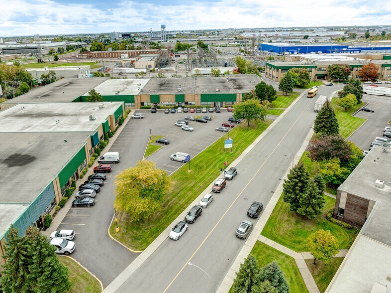 More Photos Of 340-380 Rue Isabey, Montréal Distribution For Lease