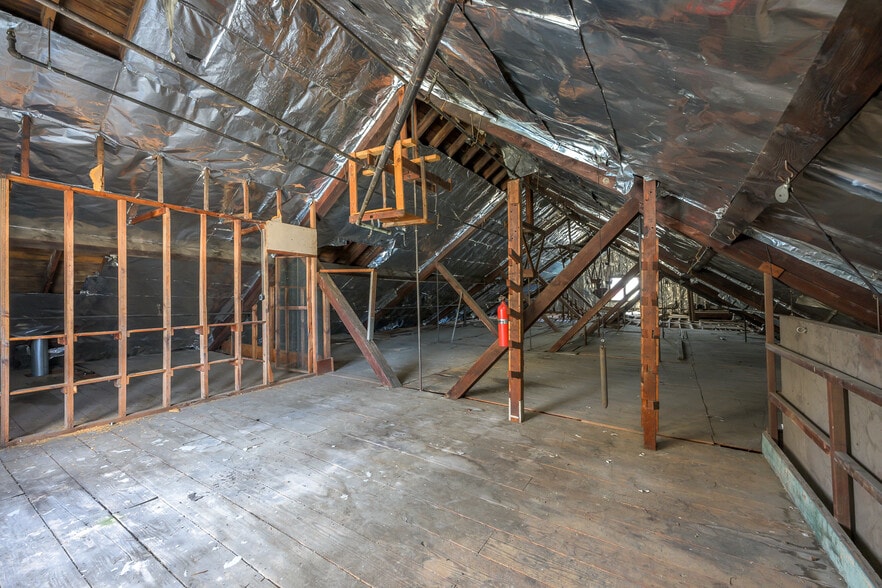 More Photos Of 515 Columbia St, Hudson Warehouse For Sale
