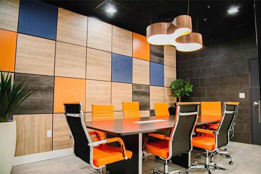 More Photos Of 1700 35th St, Orlando Warehouse For Lease