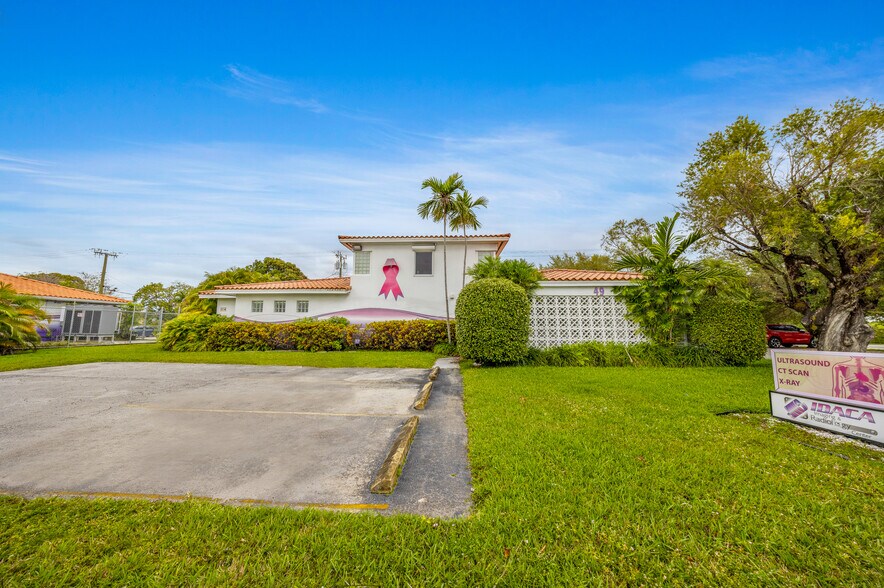 More Photos Of 49 W 49th St, Hialeah Medical For Lease