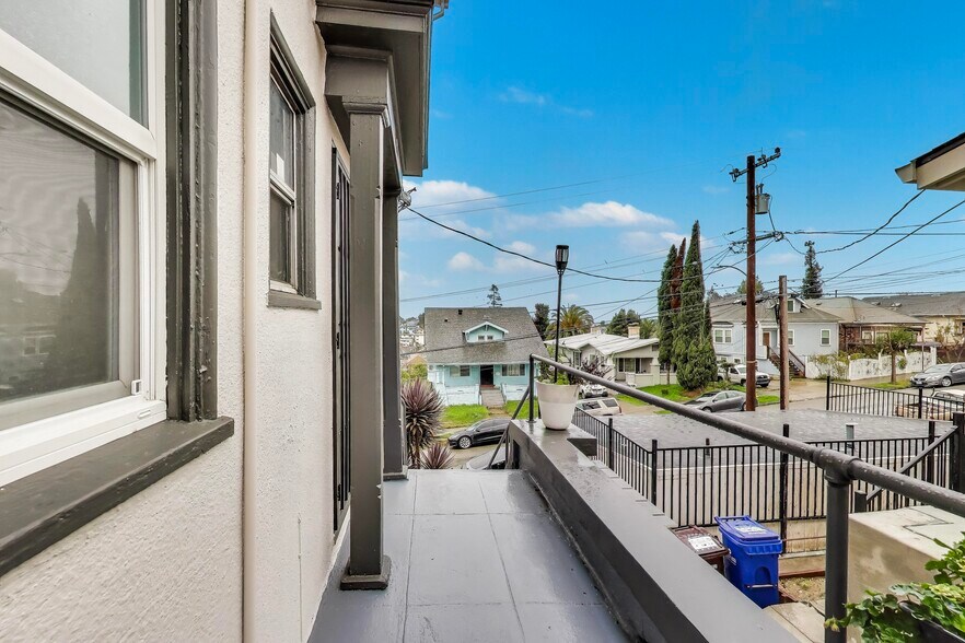 More Photos Of 1364 E 27th St, Oakland Apartments For Sale