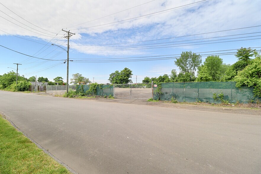 More Photos Of 115 Old South Ave, Stratford Land For Lease