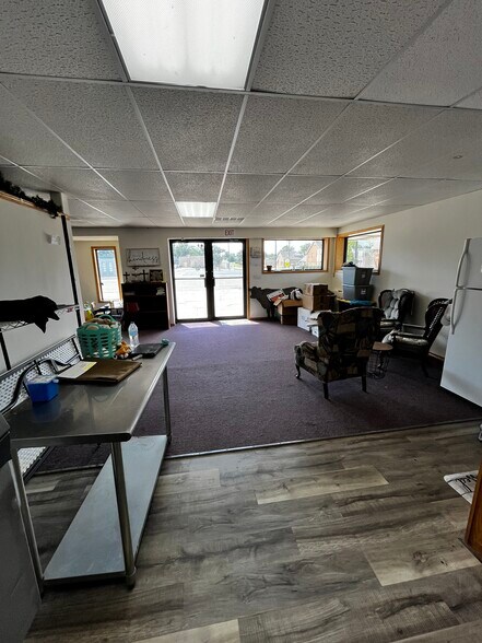 More Photos Of 404 Douglas Ave, Beaver Office For Sale