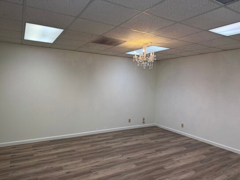 More Photos Of 3814 Colorado Blvd, Pasadena Loft Creative Space For Lease