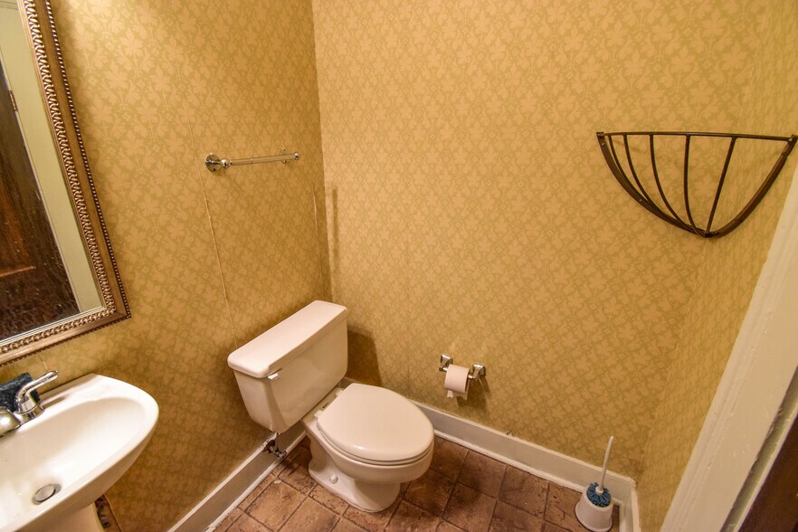 More Photos Of 2606 8th St, Tuscaloosa Office For Sale