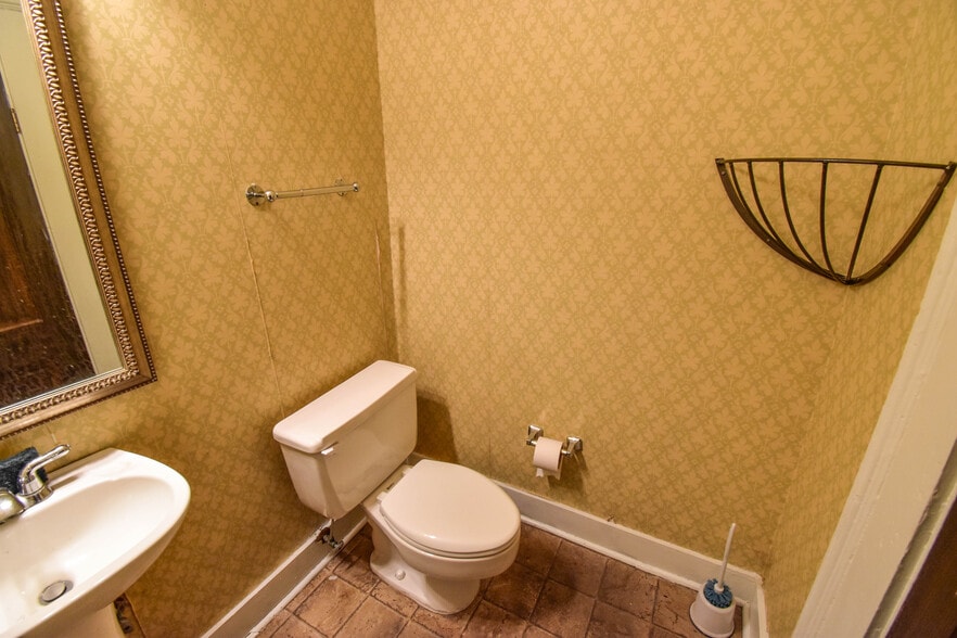 More Photos Of 2606 8th St, Tuscaloosa Office Residential For Sale