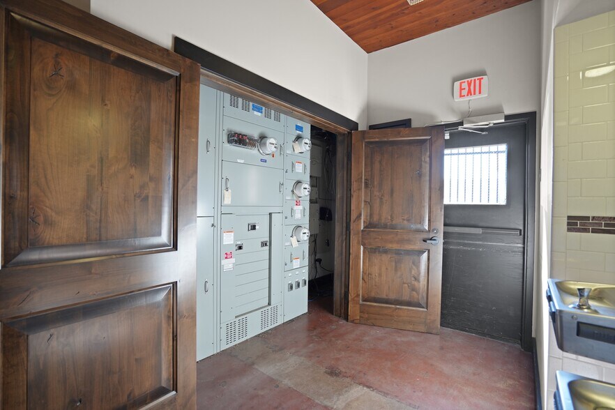 More Photos Of 6728 Bright Ave, Whittier Storefront For Sale